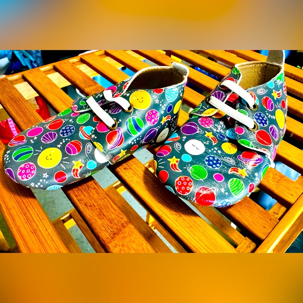 Monkey feet leather moccasin